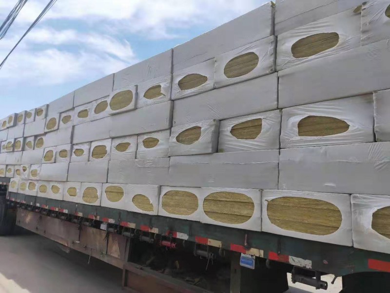 岩棉板装车